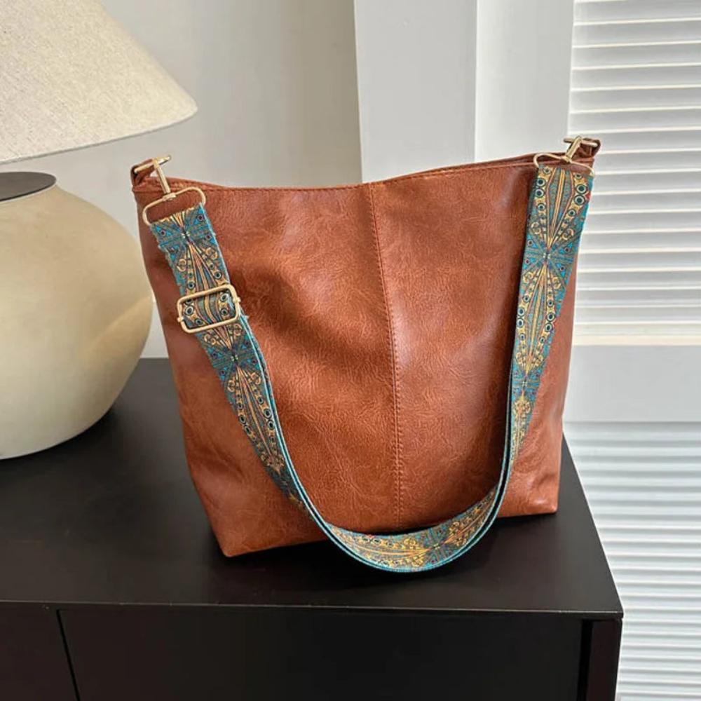 Chelsey’s Vintage Charm | Leather Shoulder Bag 7