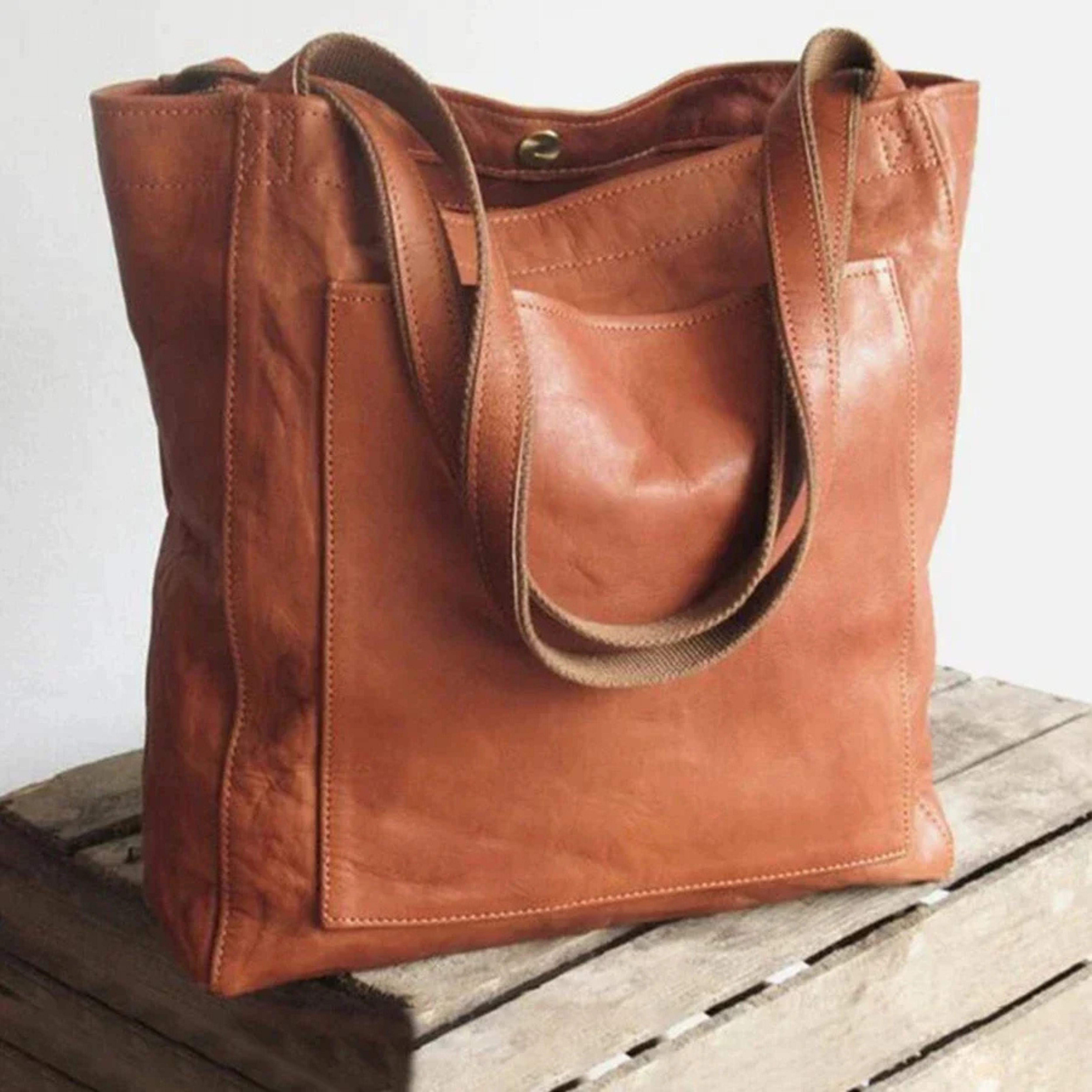 Women’s Handbag | Elegant and Travel-Ready