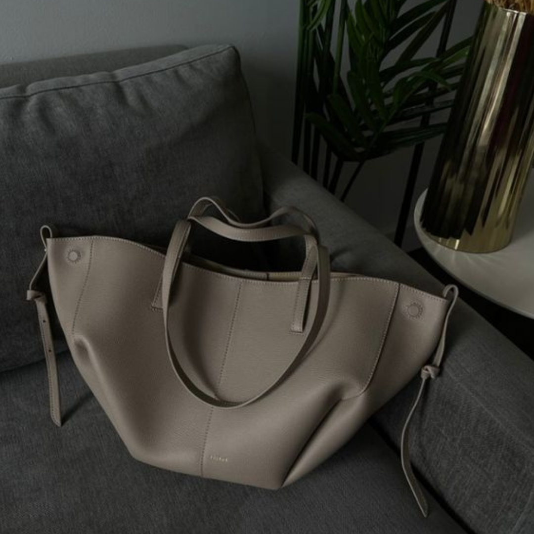 Women's Vintage Shoulder Bag | Elegant Design and Spacious 3