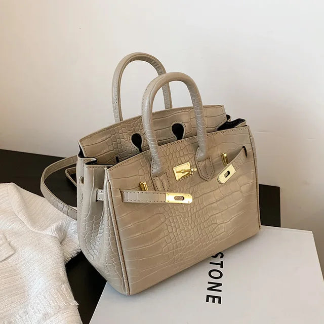 Women's Large Handbag | Elegant & Functional Design 3