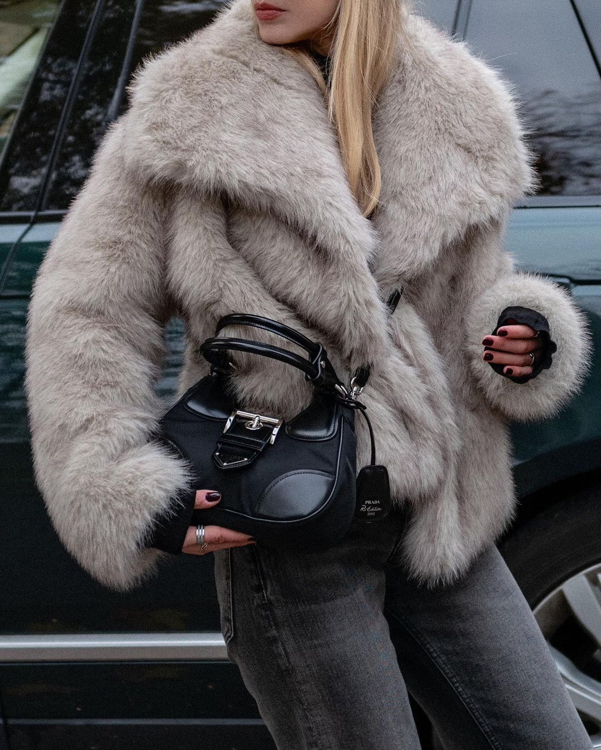Winter jackets elegant and cozy – Luxurious women's fur coat in beige 1