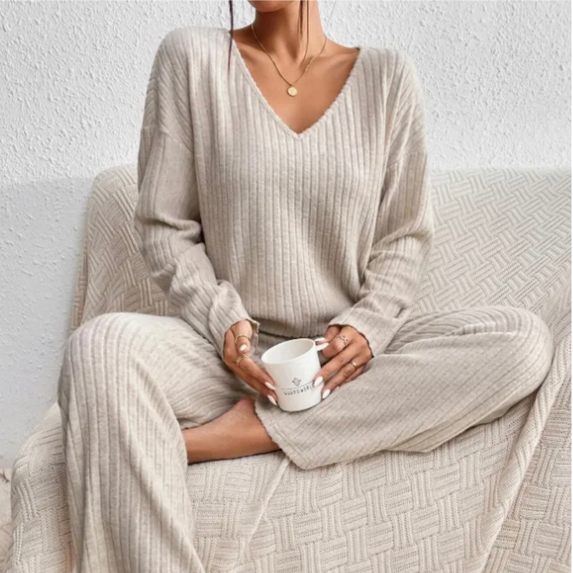 Women’s Two-Piece Lounge Set | Soft Knit | Relaxed Fit 1