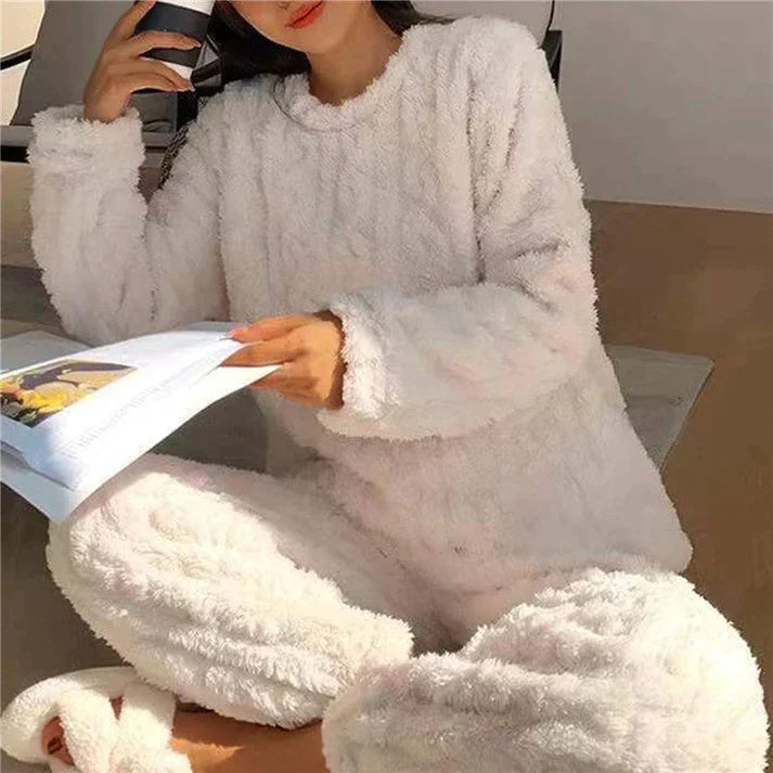 Women's flannel pajama set – cozy and stylish for home 2